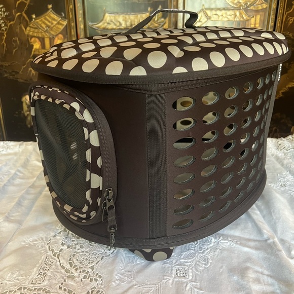 Polka-dotted brown and cream Pet mate small pet carrier. - Picture 7 of 7